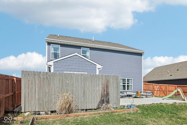 Building Photo - 6673 Laurelwood Dr