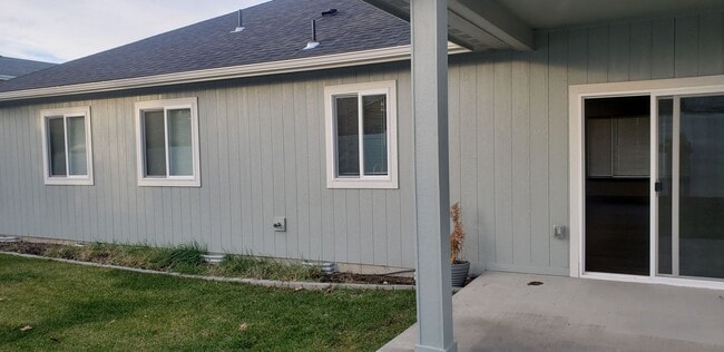 Building Photo - 1404 E 6th St