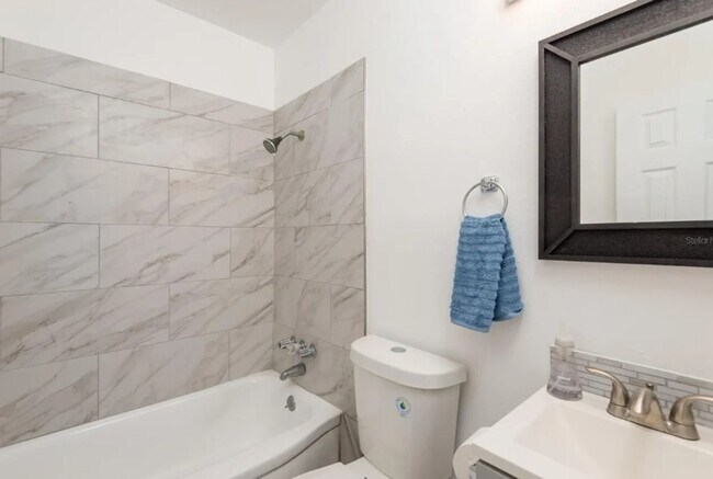 Building Photo - Housing Voucher Accepted: Charming 3-Bedro...