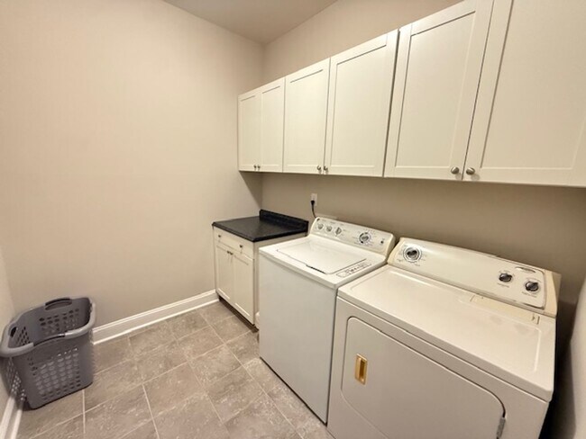 Building Photo - 4 Bedroom 3.5 Bath House in St. Johns Lake - Johns Island