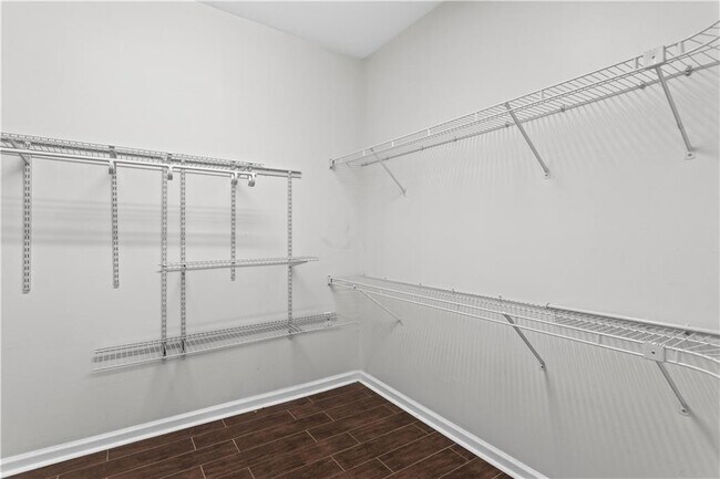 Building Photo - 965 Dogwood Park Dr