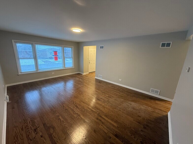 Living room - 512 Yates Ave