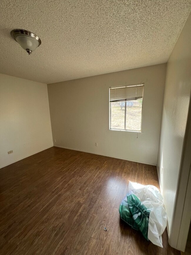 Building Photo - Oroville 4 bed 2 bath 3300sqft country hom...
