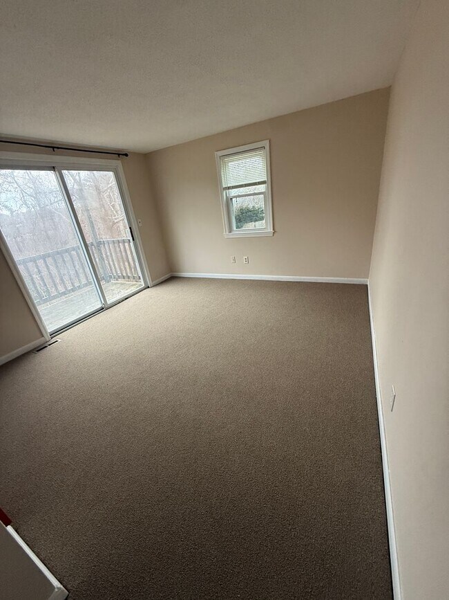 Building Photo - 136-138-138 W Yarmouth Rd