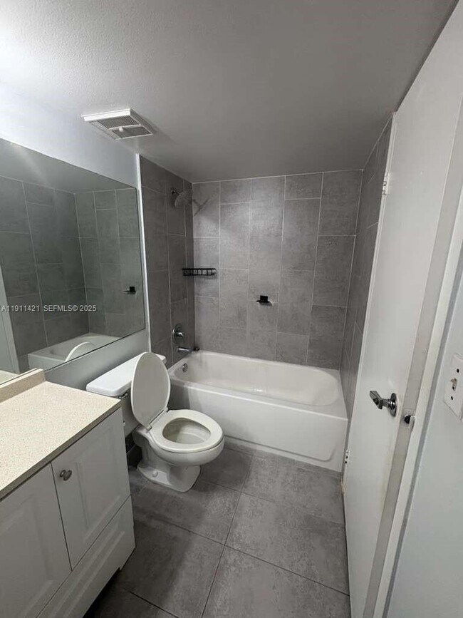 Building Photo - 7601 E Treasure Dr