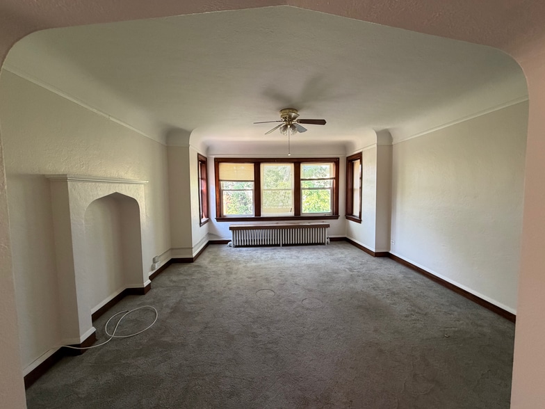 Building Photo - 1623 Oak Park Ave