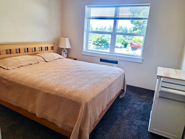 Building Photo - UNDER NEW MANAGEMENT: 2bdrm/1ba Efficiency Room - Pet Friendly!