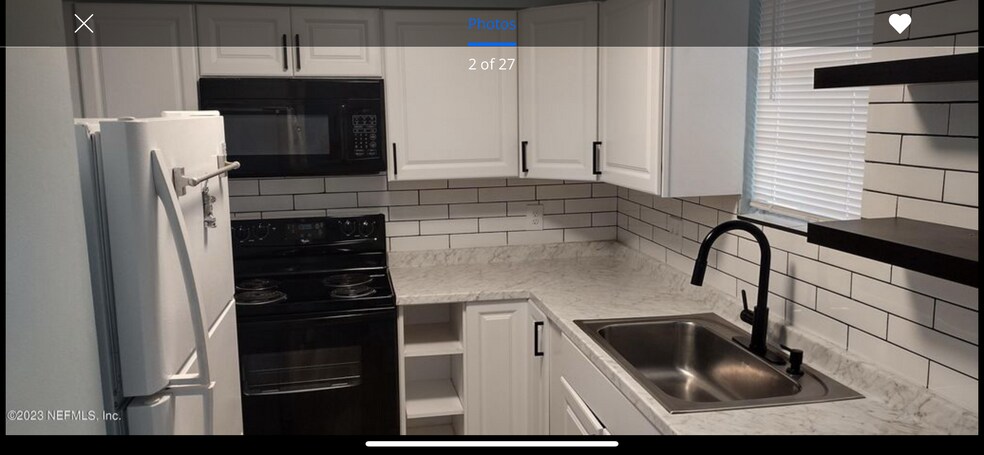 Kitchen w new granite cc, cabinets, ss appliances - 1557 El Prado Rd
