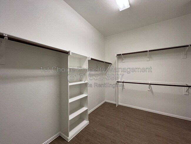 Building Photo - 5312 Scenic Point Dr