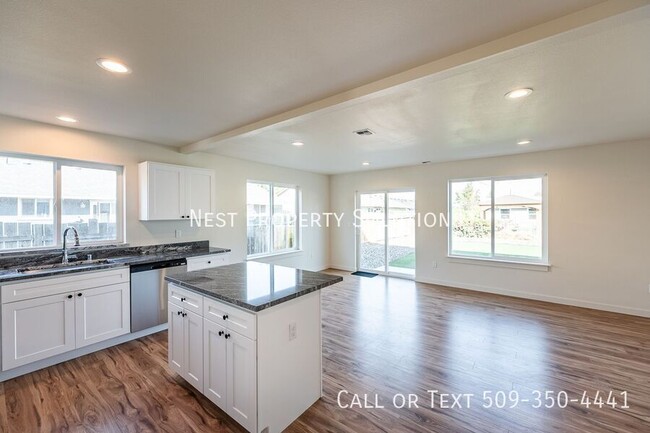 Building Photo - 1073 S Grand Dr