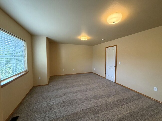 Building Photo - Spacious 4-Bedroom Home Near Lake Stevens in Desirable Noble Court
