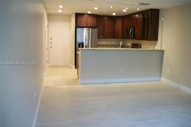 Building Photo - 13900 Lake Placid Ct