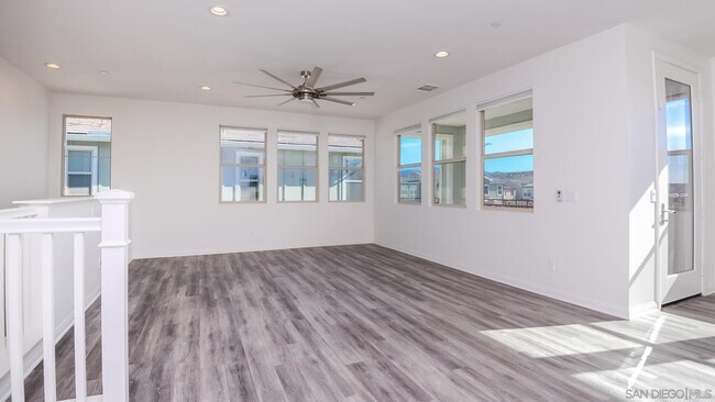 Building Photo - 1167 Calle Obsidiana
