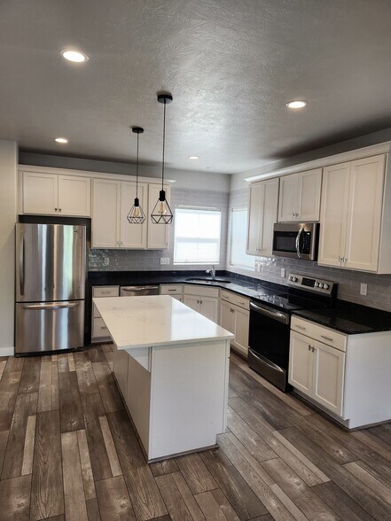 Building Photo - 724 Cami Nicole Ln