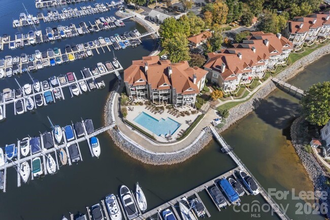 Building Photo - 18009 Kings Point Dr