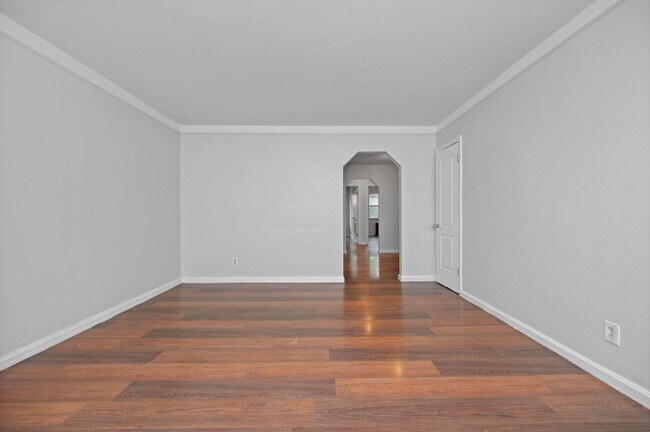 Building Photo - 632 Maple Dr