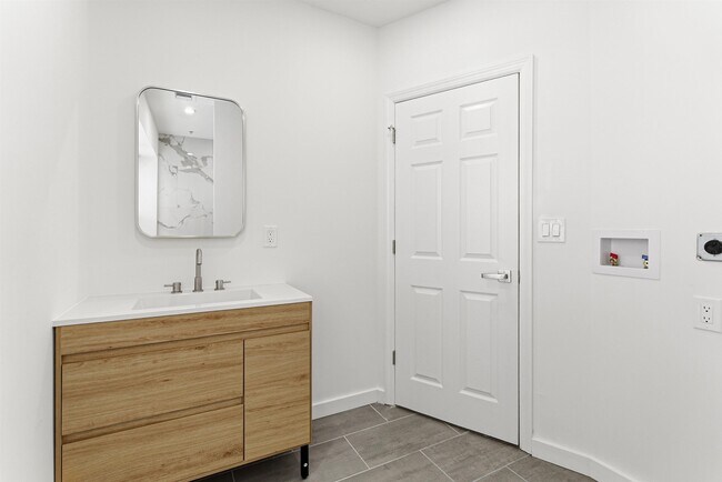 Building Photo - 419 5th St