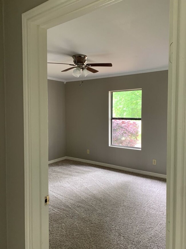 Building Photo - 4/2 Fenced Yard and Pet Friendly. SHISD