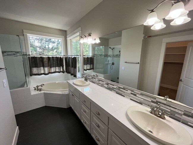 Building Photo - 3 Bed/2.5 Bath In The Heart of NW Crossing - Sacagawea