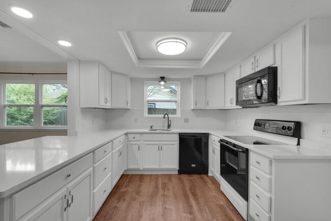 Building Photo - 707 Osage Dr