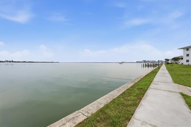Building Photo - 769 John Ringling Blvd