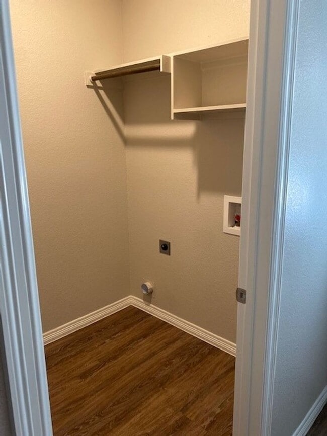 Building Photo - $200 OFF YOUR FIRST MONTH RENT MOVE IN SPECIAL