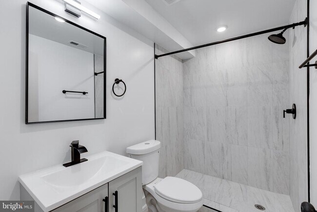 Building Photo - 1028 W Arizona St