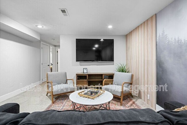 Building Photo - 3870 N Honeysuckle Dr