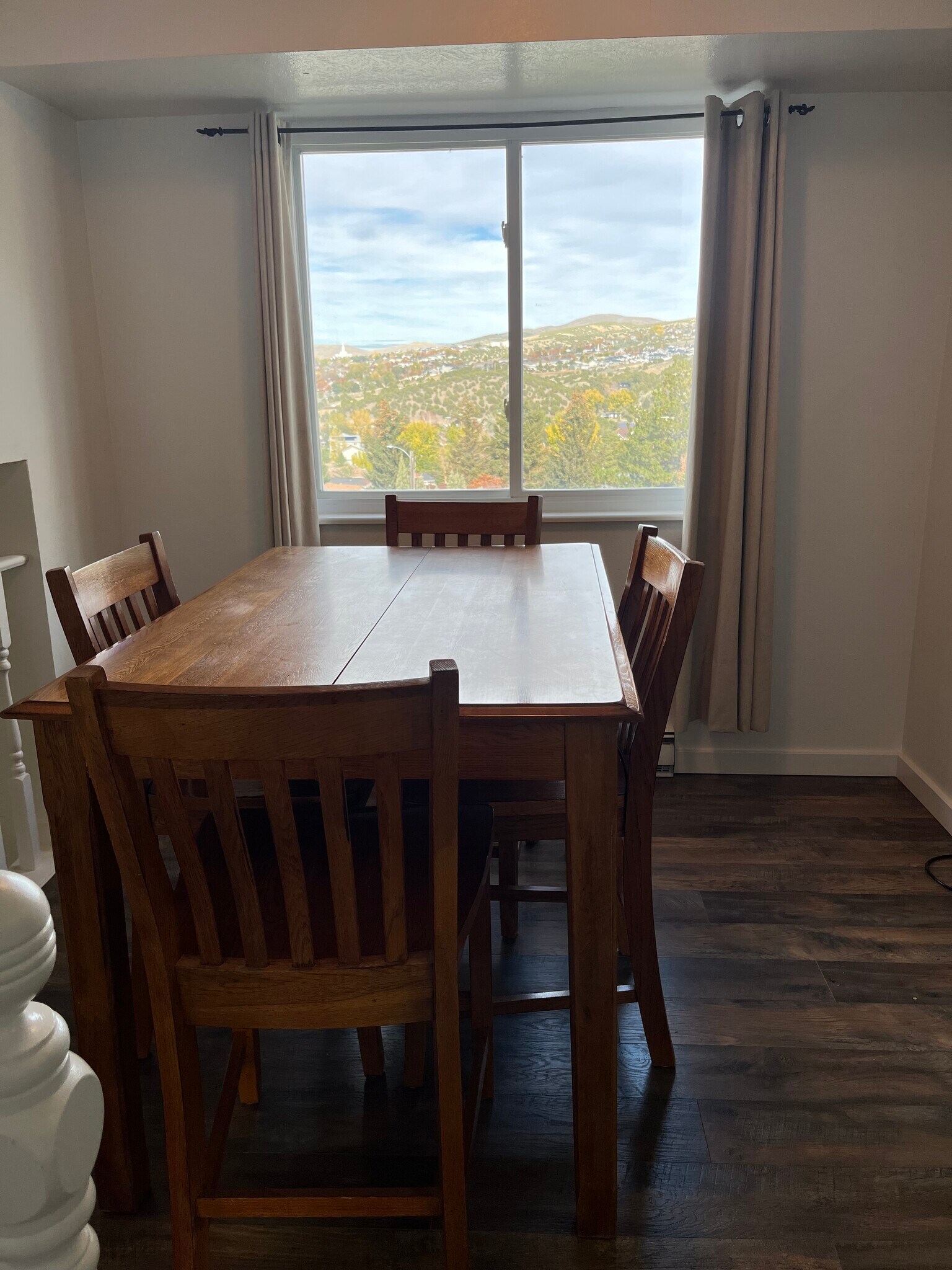 Building Photo - 2122 Colonial Ln