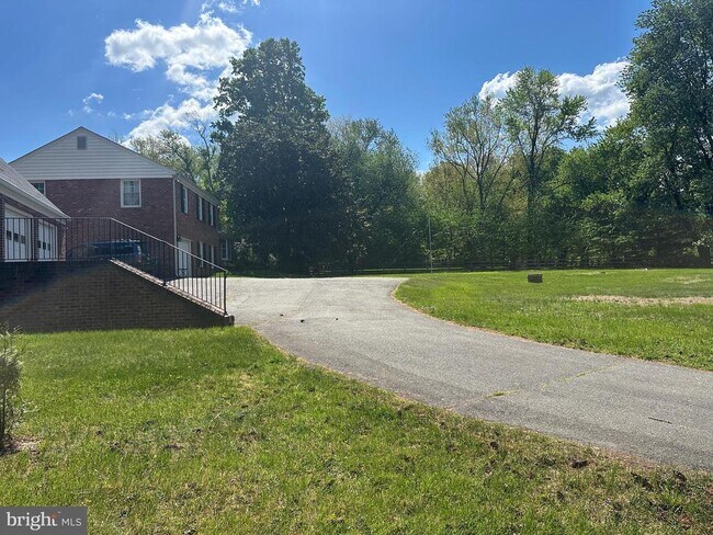 Building Photo - 703 Kentland Dr