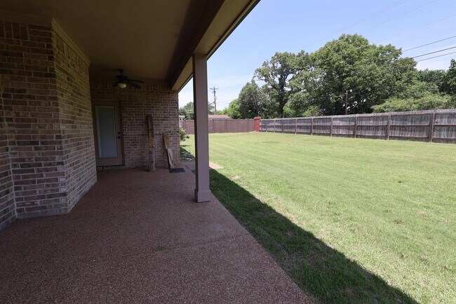 Building Photo - 36 Littleton Way