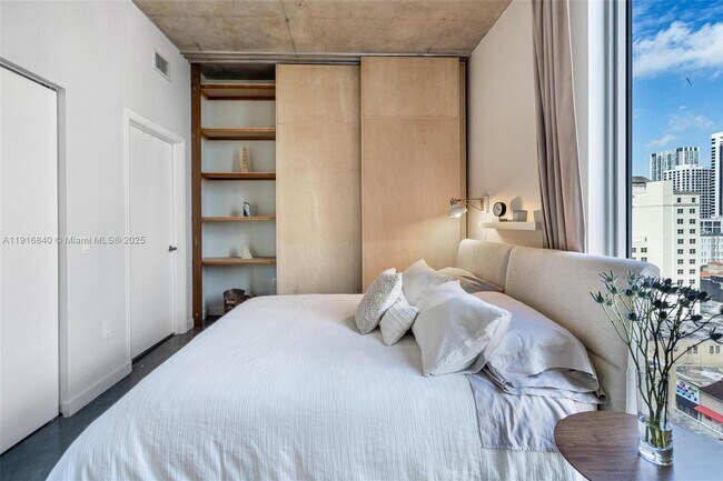 Building Photo - 151 SE 1st St