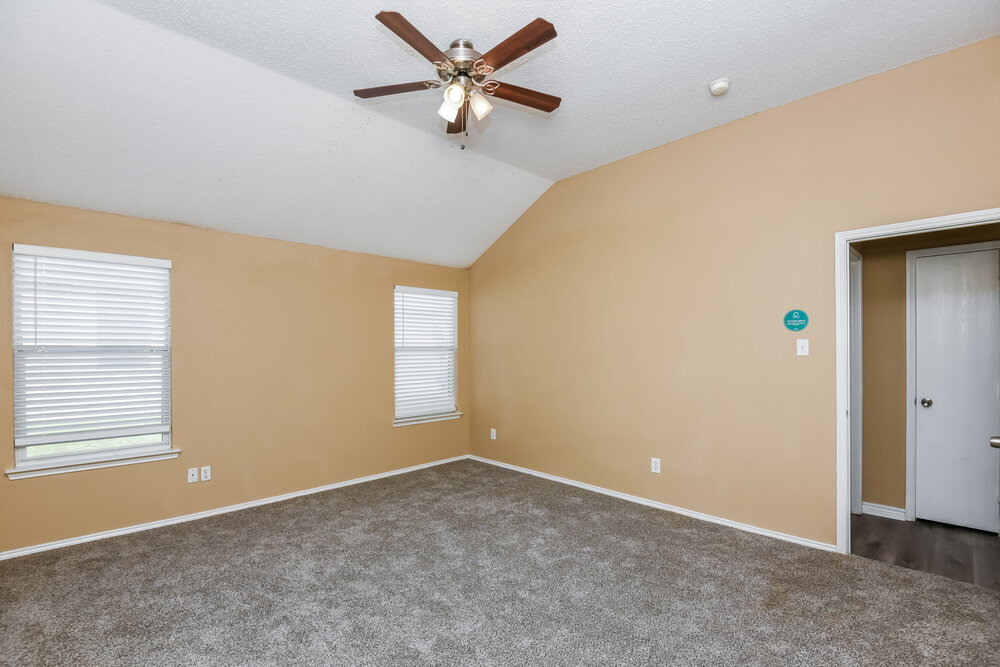 Building Photo - 1025 McKavett Dr