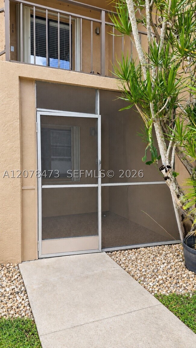 Building Photo - 205 Lakeview Dr