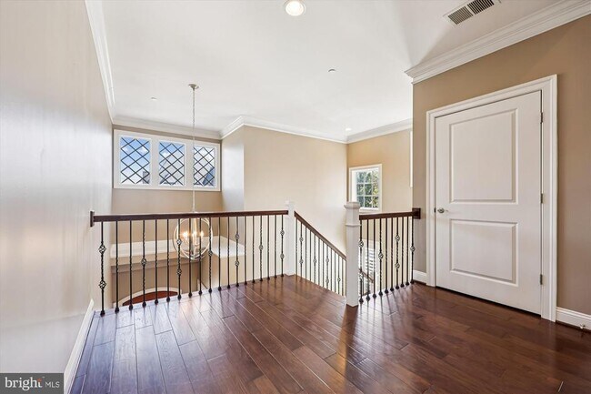 Building Photo - 448 Salk Cir