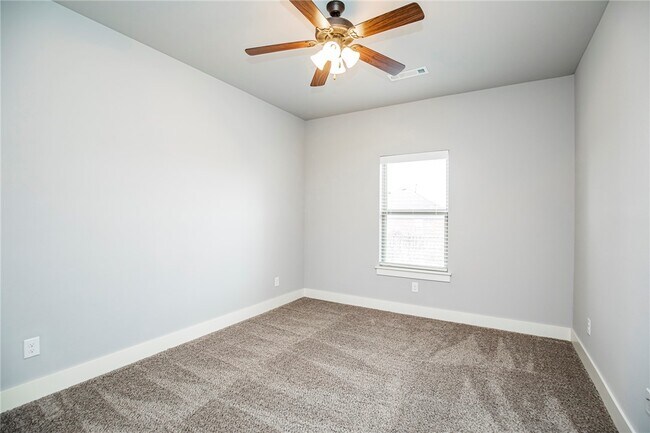 Building Photo - 307 Alder St