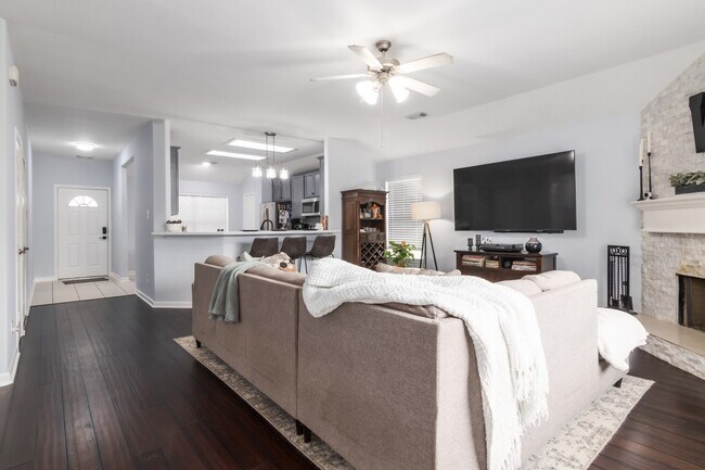 Building Photo - 4301 Twin Lakes Tr