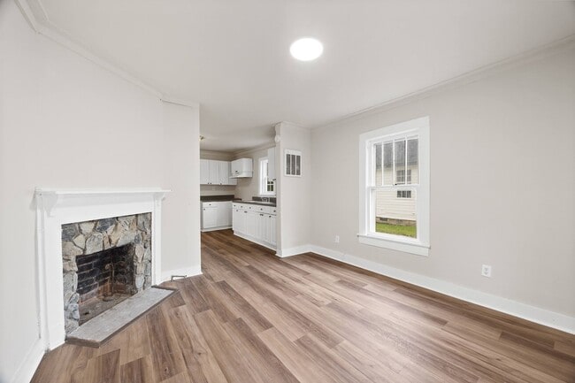 Building Photo - Two bedroom home!