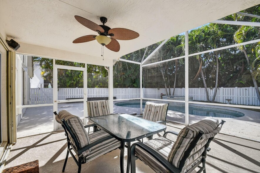 Building Photo - 2725 Pointe Cir