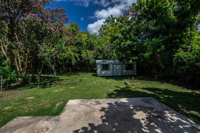 Building Photo - 8805 Woodway Dr
