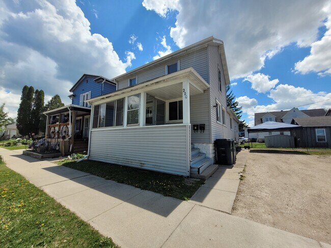 Primary Photo - 220 6th St