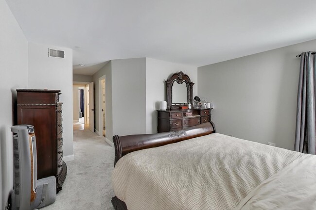 Building Photo - 9 Monroe Ct