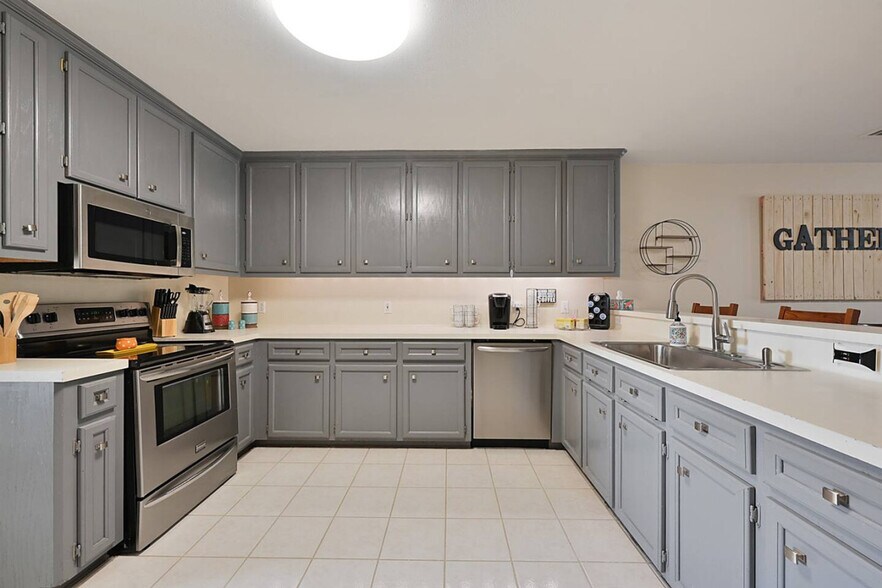 Building Photo - 2015 Colgate Dr