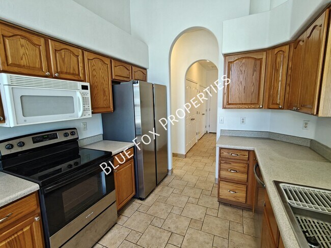 Building Photo - 5680 Shady Grove Dr