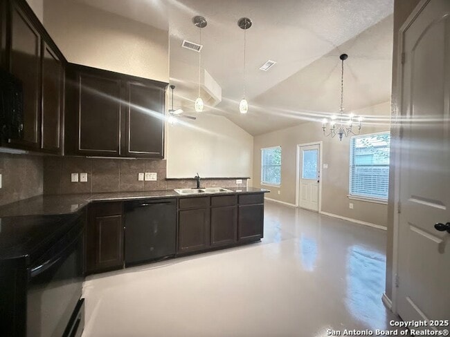 Building Photo - 254 Rosalie Dr