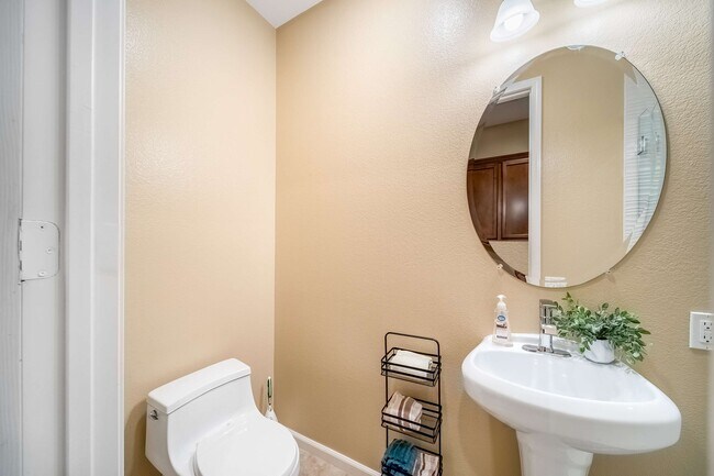 Building Photo - 40834 Adriatico Ct