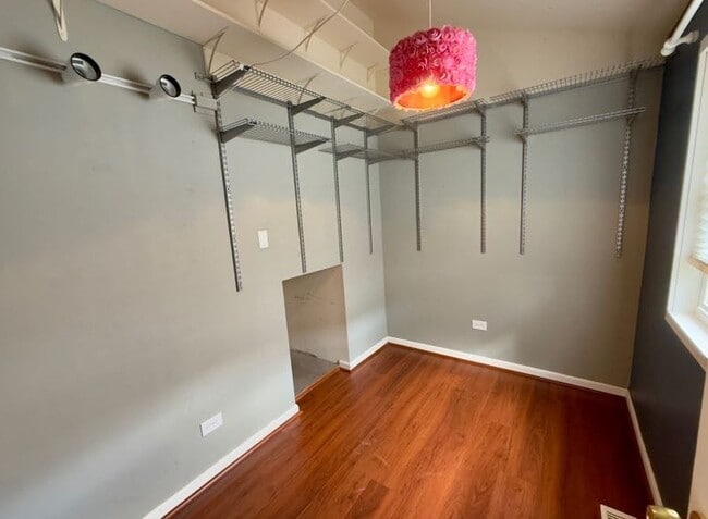 Building Photo - 24633 W Passavant Ave