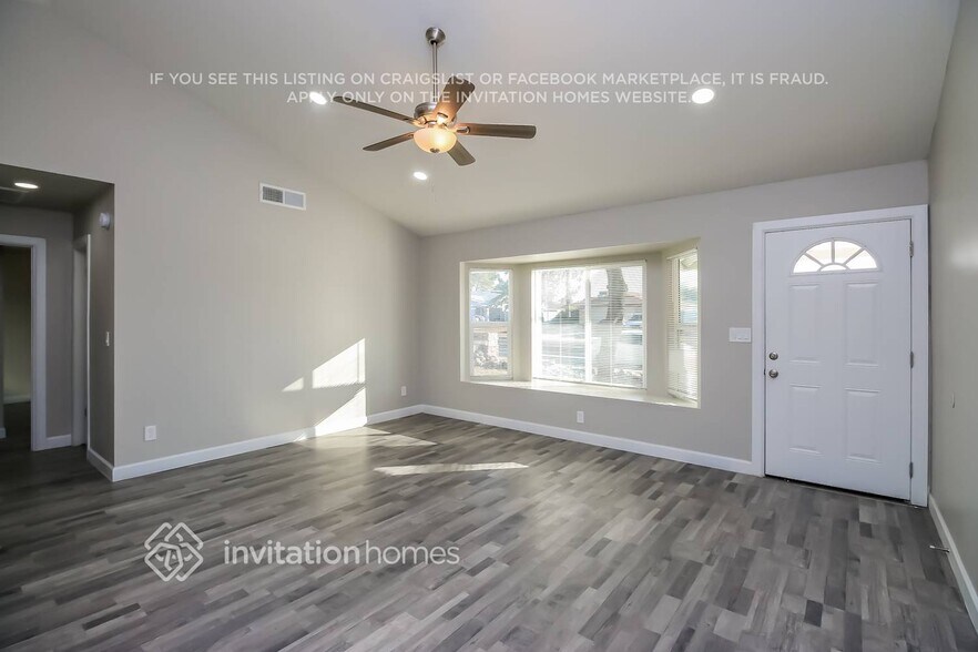 Building Photo - 3520 E Pueblo Ave