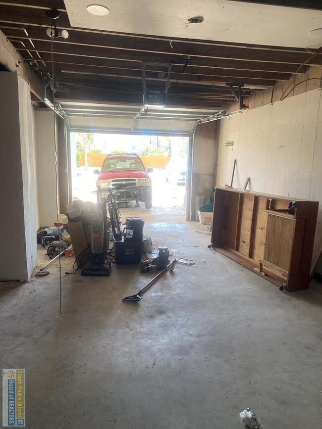 Building Photo - 120 E Polaris Dr