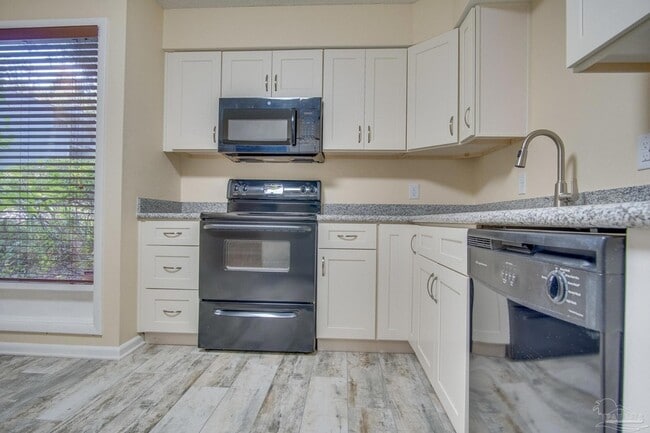 Building Photo - 18 Hillbrook Way